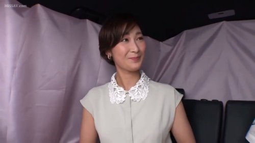 「素人動画」カメラの前では澄ましていた人妻がホテルのベッドで我慢の限界を迎えて自ら肉棒を欲しがる発情モード
