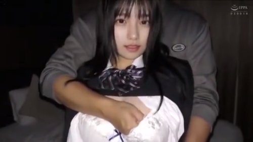 「素人動画」電車の中から狙い定めた可愛いJKをホテルへ誘導しツルツルのピンクパイパンにガチ生ハメ